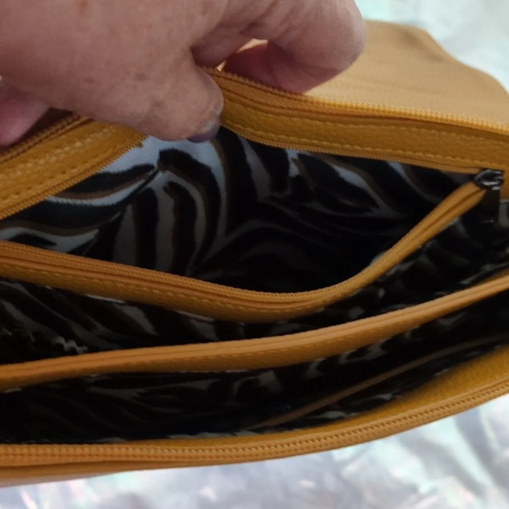 Lug Mustard Quilted Bag with Gunmetal Chain Strap And RFID Card Purse NWOT - Picture 7 of 10